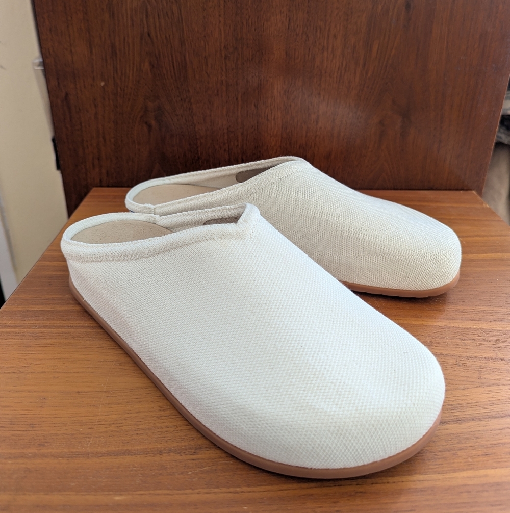NWOT Rothy's Casual Clog M11 W12 HEMP/JASMINE